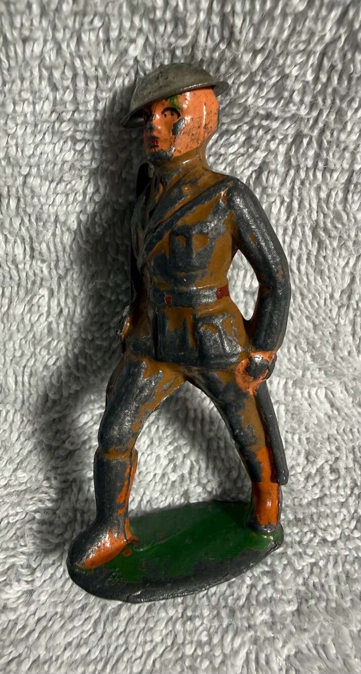 Vintage Barclay Manoil Cast Metal Soldier Officer